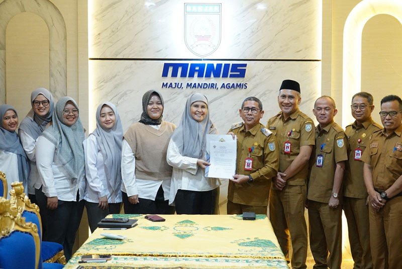 Hal 4 3 KLM Martapura Komitmen transparans