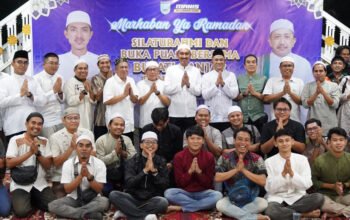 Hal 4 4 KLm Martapura Buka bersama