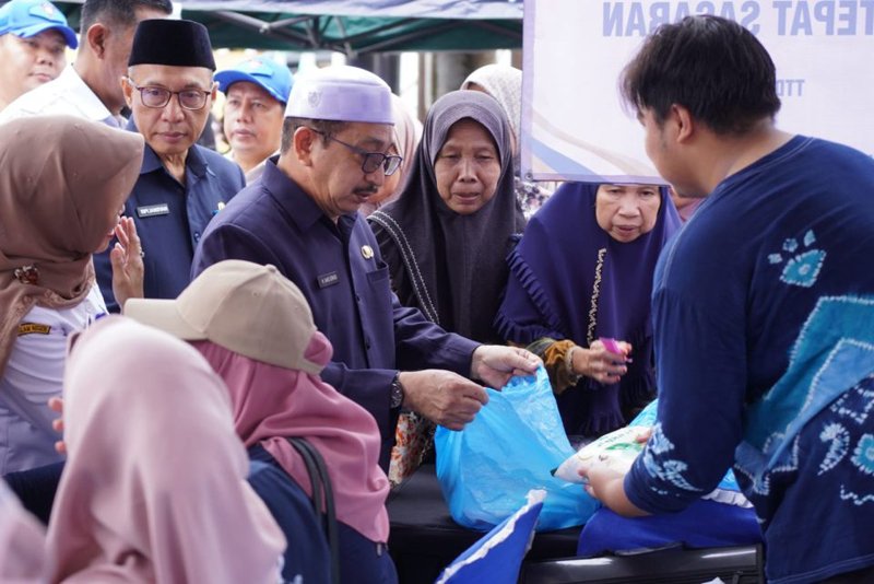 Jaga Daya Beli, Pemkab Konsisten Gelar Pasar Murah 1 Hal 4 4 KLm Martapura Pasar Murah