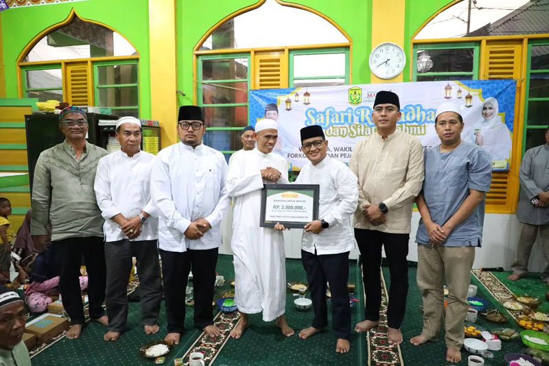 Safari Ramadan di Masjid At-Taubah, Pemko Tegaskan Komitmen Layanan Gratis untuk Warga Miskin 1 Hal 5 3 KLM Kontrak 2 1