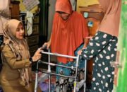 Respons Cepat Pemko Banjarbaru, Warga Lansia Terima Bantuan Alat Bantu Jalan