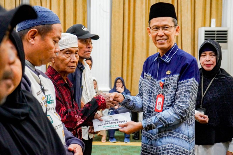 BAZNAS Banjarbaru Salurkan Santunan Ramadan untuk Mustahik 1 Hal 6 3 KLM BJB 2 8