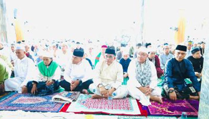 Bupati Bersama Wabup Sholat Idul Fitri di Mesjid At Taqwa Amuntai