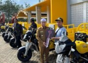 Bupati Tapin Salurkan 15 Tossa untuk Angkutan Sampah