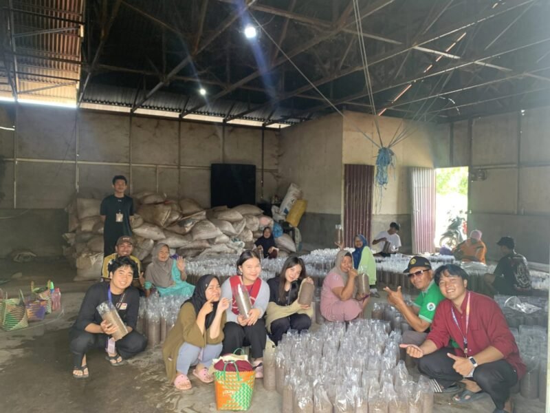 Mahasiswa ULM Olah Jeruk Berlebih dan Sampah Desa 1 IMG 20260303 WA0049 e1772545240699