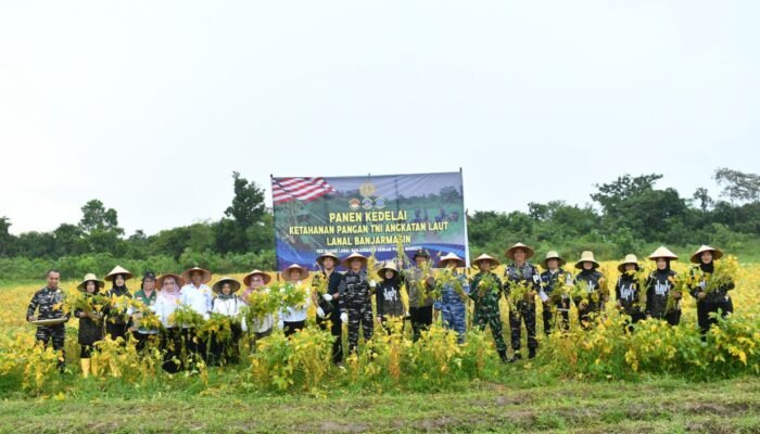 Pemprov Kalimantan Selatan Apresiasi Panen Kedelai Lanal Banjarmasin