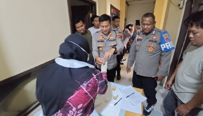 Polsek Banjarmasin Timur Lakukan Tes Urine Mendadak, Seluruh Personel Dinyatakan Negatif Narkoba