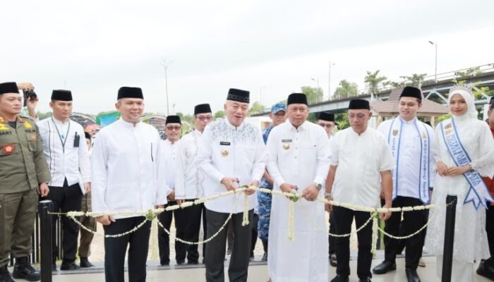 Didampingi Bupati Batola, Gubernur Kalsel Resmikan Kawasan Wisata Bawah Jembatan Barito
