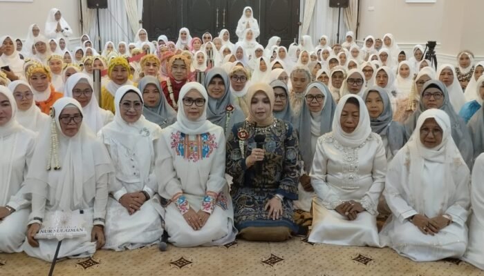 Khataman Al-Qur’an Majelis Nur Sulaiman Community Bernuansa Adat Banjar, drg Ellyana Apresiasi Antusias Ibu-Ibu