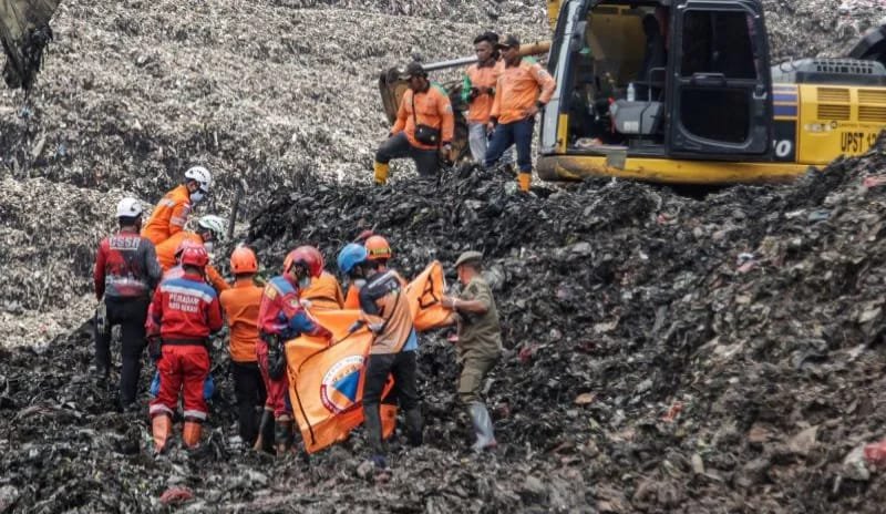 Jasad Korban Longsor Gunungan Sampah Kembali Ditemukan Tim SAR 1 IMG 20260309 WA0023