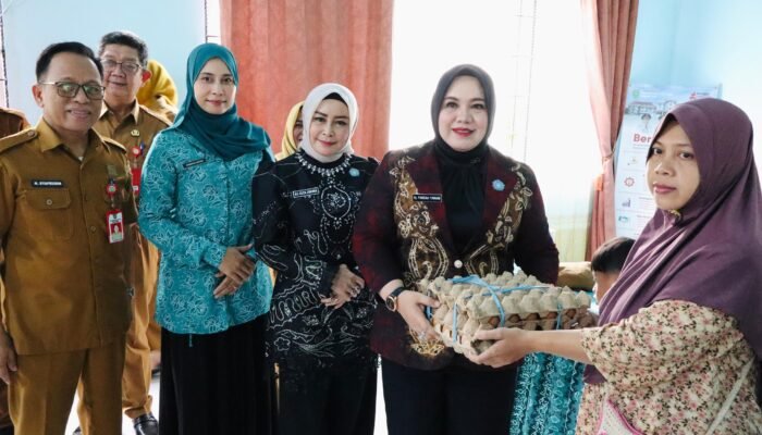 PKK Tapin dan Dinas Sosial Bagikan 12.960 Telur Untuk Anak Berisiko Stunting