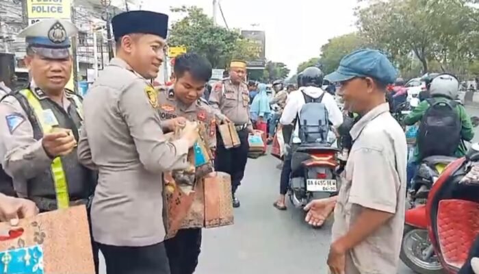 Sentuhan Ramadan, Polsek Banjarmasin Timur Santuni Anak Yatim dan Bagikan Takjil
