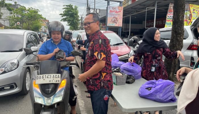Galang Kekompakan Karyawan PT Jamkrida Kalsel Sisihkan Penghasilan, Berbagi untuk Pekerja Informal dan Panti Asuhan di Bulan Ramadan