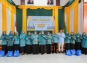 Tim Penggerak PKK Kalsel Salurkan 100 Paket Sembako untuk Kader PKK Tapin