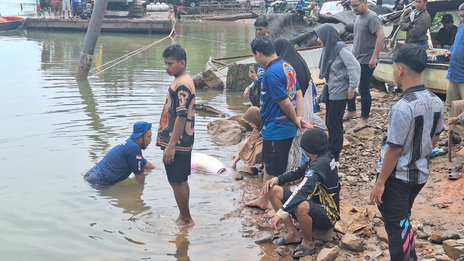 Anak 12 Tahun Diduga Tenggelam di Sungai Alalak, Pencarian Masih Berlangsung 1 IMG 20260319 WA0062