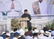 Bupati HST Shalat Idul Fitri di Taman Dwi Warna Bersama Masyarakat