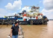 Kapal TB Ewis 138 Terbakar di Perairan Banjarmasin, Satpolairud Lakukan Penanganan Cepat