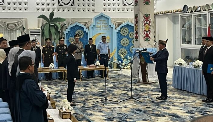 Gubernur Lantik Linae Victoria Aden sebagai Penjabat Sekda Kalteng.