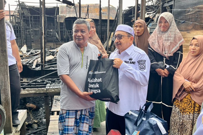 Martapura Serahkan bantuan