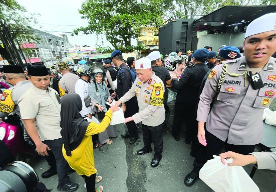 Ribuan Makanan-Takjil Ludes Sekejap 1 takjil