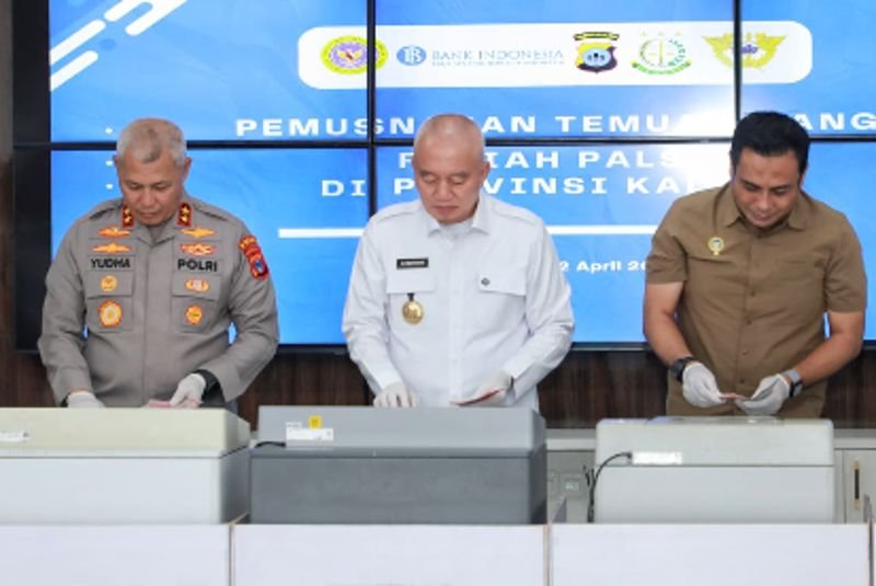 1 15 klm Kontrak Pemprov 22 Gubernur Kalsel H Muhidin dan Forkopinda serta Furom Botasupal musnahkan uang palsu