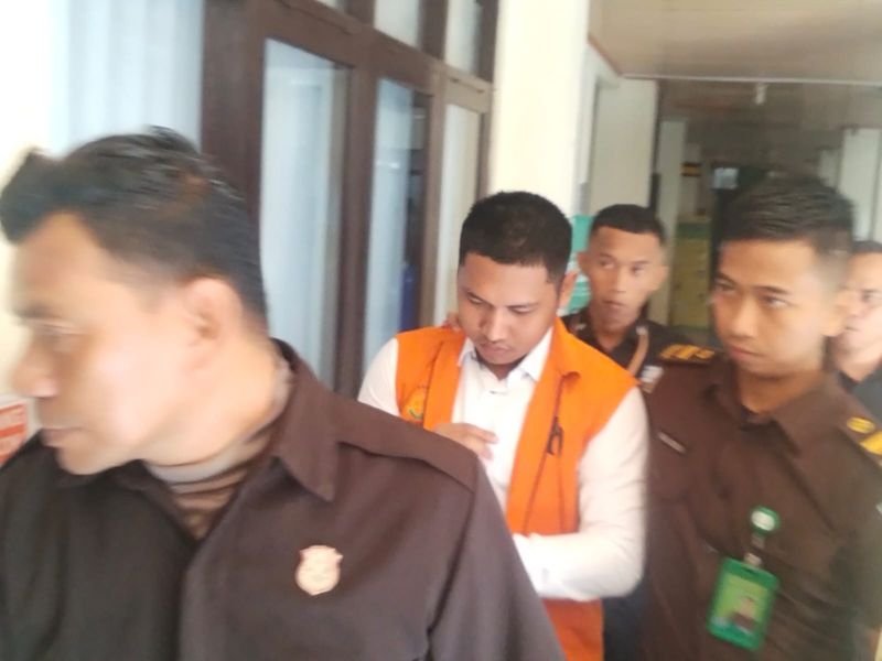 1 2 kklm 5 cm terdakwa eieli