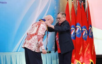 1 35 klm Kontrak Pemprov 19 Gubernur H Muhidin kukuhkan paguyupan Tionghoa