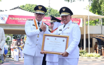 1 4 klm Kontrak Pemprov 27 Gubernur Kalsel H muhidin dapat penghargaan