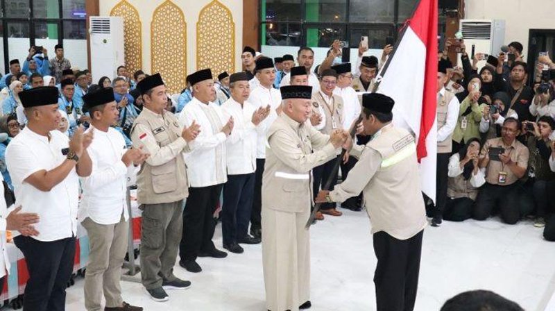 135 klm adp prov Gubernur Kalsel lepas kloter pertama