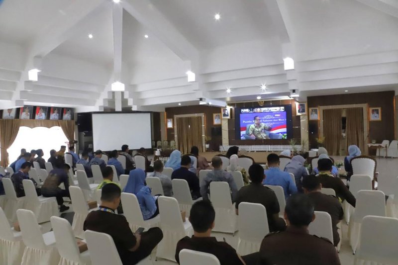 Hal 12 HSS 1 3 klm 13