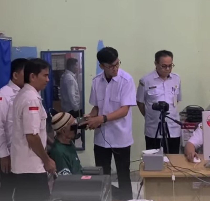 Pelayanan Inklusif, Dinsos HSS Dampingi Identifikasi Kependudukan Orang Terlantar 1 Hal 12 HSS 3 klm 11