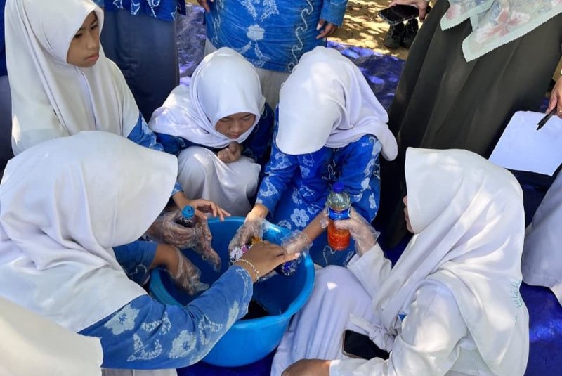 Hal 4 4 KLM Martapura Sasirangan celup