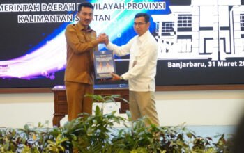 Hal 4 4 KLM Martapura Serahkan KLPD