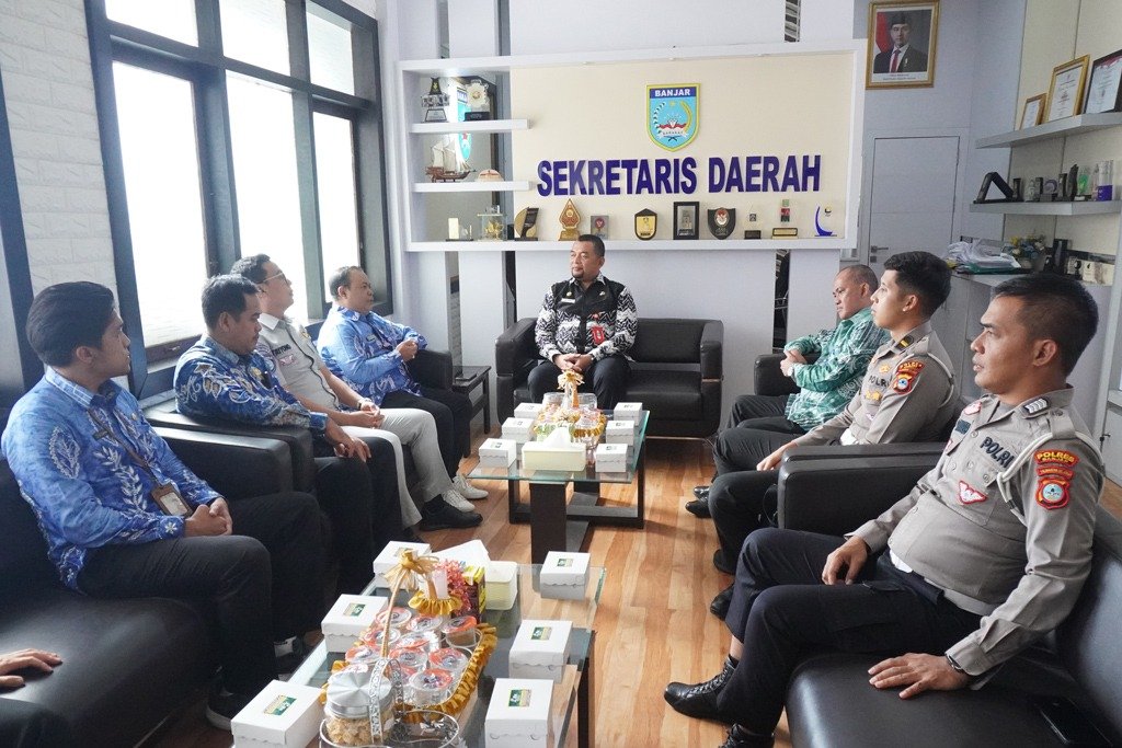 Hal 4 4 KLm Martapura Audiensi