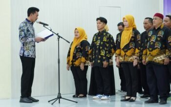 Hal 4 4 KLm Martapura Kukuhkan pengurus