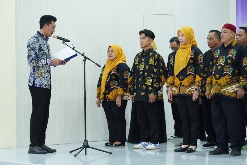 Bupati Ingin PABPDSI Jadi Jembatan Aspirasi Masyarakat Desa 1 Hal 4 4 KLm Martapura Kukuhkan pengurus