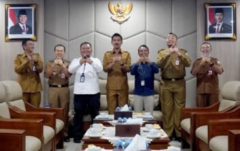 Hal 4 4 KLm Martapura Terima Audiensi