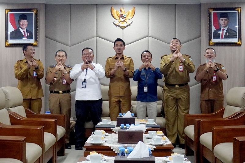 Hal 4 4 KLm Martapura Terima Audiensi