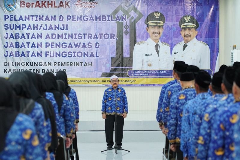 Hal 4 4 Klm Martapura Lantik pejabat