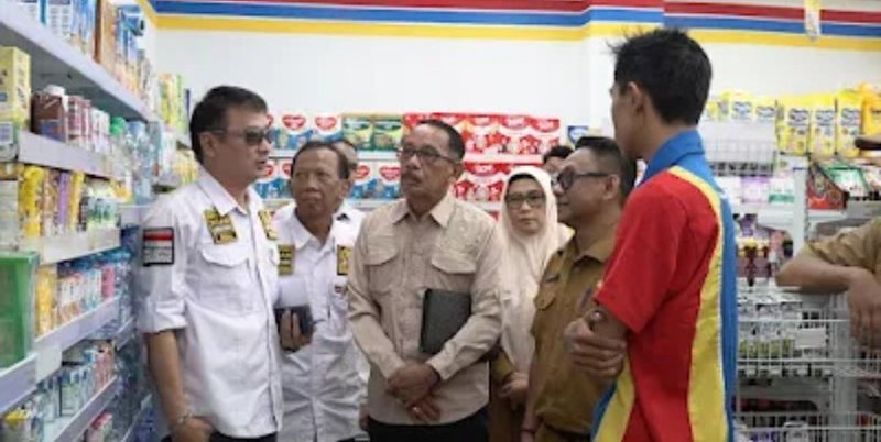 Komisi II dan III DPRD Kotabaru Sidak Kelangkaan Susu UHT Putih 1 Hal 4 Kotabaru 3 klm 7
