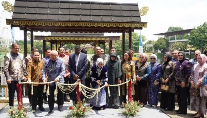 Dermaga Pasar Terapung Kalsel di TMII Diresmikan, Angkat Budaya Banua ke Tingkat Nasional 3 Hal 5 3 KLM KOntrak 2 GabungKOntrak 1