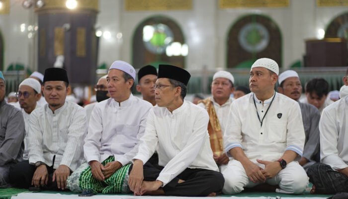 Ribuan Jamaah Hadiri Tabligh Akbar Hanan Attaki di Hari Jadi ke-27 Banjarbaru