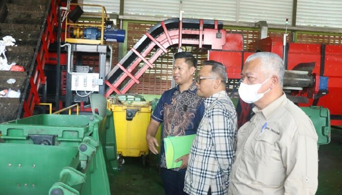 Langkah Visioner Bupati Tabalong; Pelajari TPS 3R Menteng Atas, Mengubah Sampah Menjadi Energi Bernilai Ekonomi untuk Meningkatkan PAD