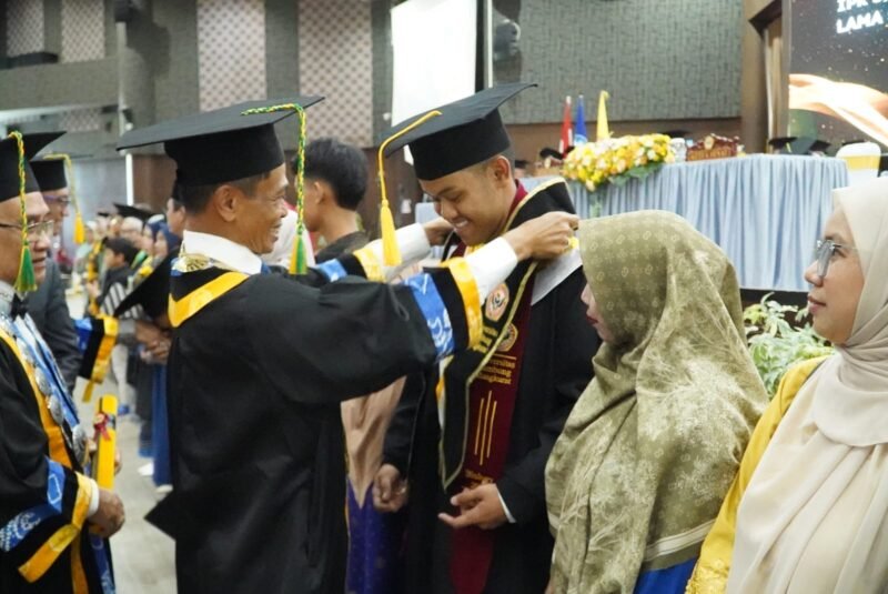 Wisuda ke-129, ULM Kukuhkan 1.300 Wisudawan 1 IMG 20260409 WA0040 e1775732324264