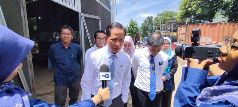 Menteri LH Apresiasi Inisiasi Gerakan Pilah Sampah ULM 1 IMG 20260409 WA0048 1 scaled e1775733480453