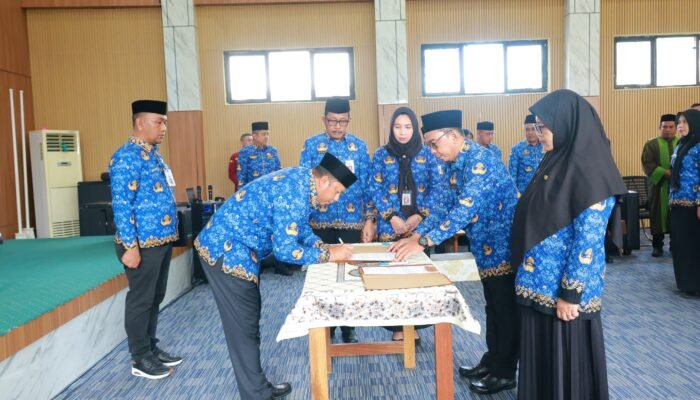 Bupati Barito Kuala Lantik 25 Kepala Sekolah