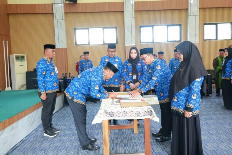 Bupati Barito Kuala Lantik 25 Kepala Sekolah 1 IMG 20260410 WA0060 scaled e1775828889191