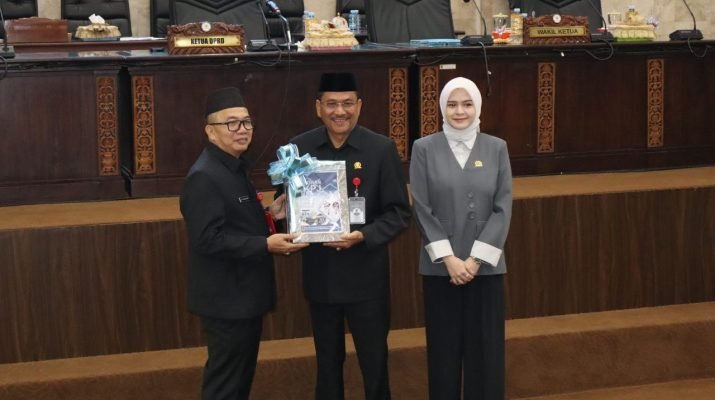 Pemprov Kalsel Sampaikan LKPJ 2025, Indikator Pembangunan Tunjukkan Tren Positif 1 IMG 20260411 WA0025