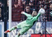 Maarten Paes Lakukan Tiga Penyelematan, Ajax Bantai Heracles 3-0