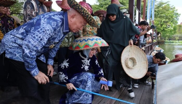 Diresmikan Gubernur Muhidin Dermaga Pasar Terapung di TMII Jakarta